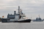 Fregatte Augsburg (F 213) beim Schleife fahren im Großen Hafen