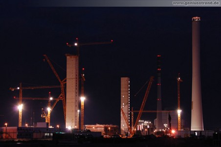 Die Wilhelmshavener Kraftwerksbaustelle der GDF Suez Gruppe bei Nacht
