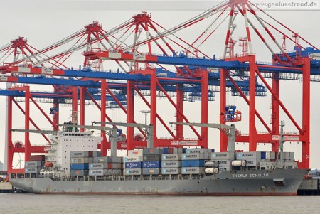 JadeWeserPort: Containerschiff Thekla Schulte am Containerterminal WHV