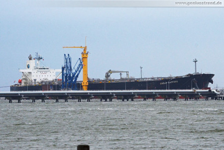 Wilhelmshaven Schiffsbilder: Tanker Eagle Sapporo an der NWO-Löschbrücke