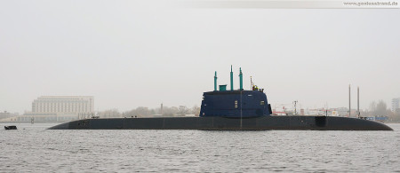 Wilhelmshaven: Der israelische U-Boot-Neubau Tanin fährt Schleife im Großen Hafen