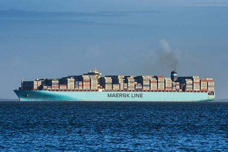 CONTAINER TERMINAL WILHELMSHAVEN: Containerschiff MAERSK EMDEN