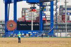Größtes Containerschiff der Welt MSC OSCAR am JadeWeserPort (JWP)